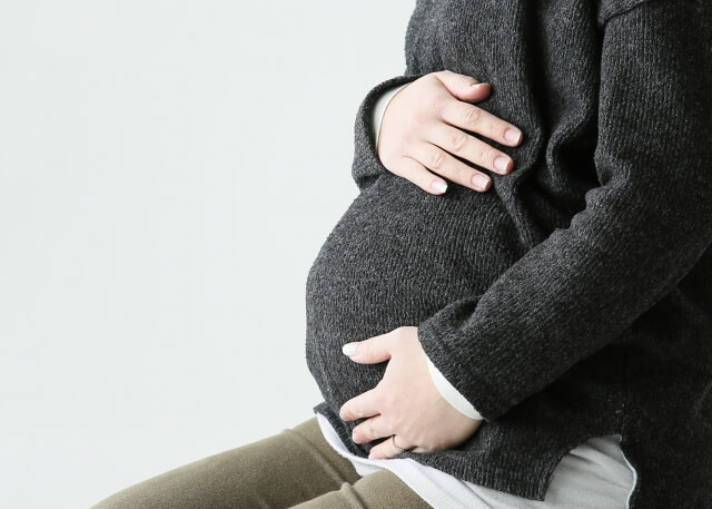 妊婦で腰痛に悩む人も多い…腰痛の対処法ってあるの？